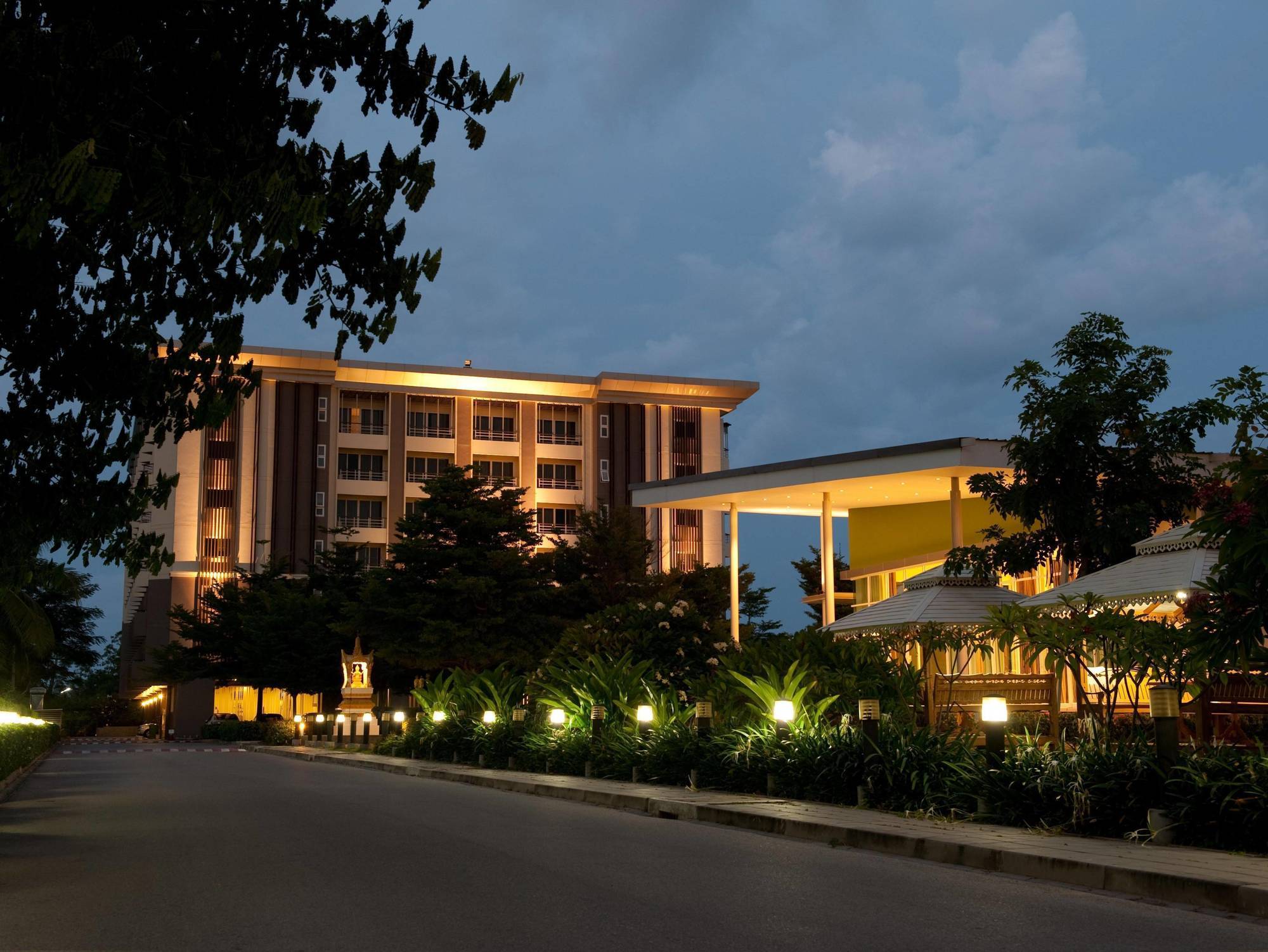 Silathip Huahin Serviced Apartment & Hotel Bagian luar foto