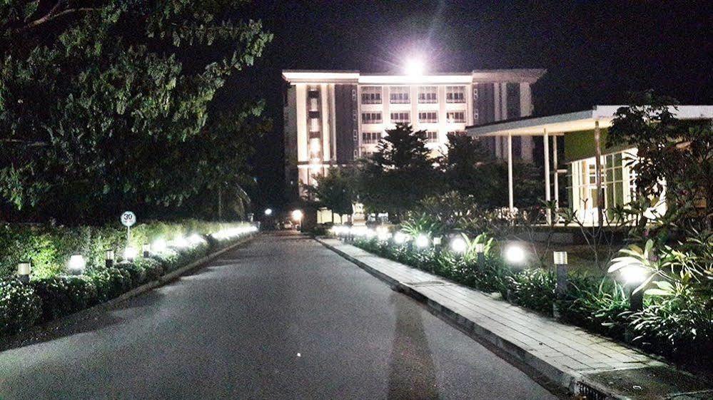 Silathip Huahin Serviced Apartment & Hotel Bagian luar foto